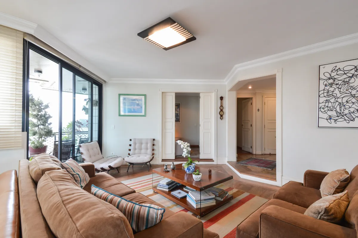 Apartamento para venda em Moema com 3 quartos, sendo 3 suítes, 202m²