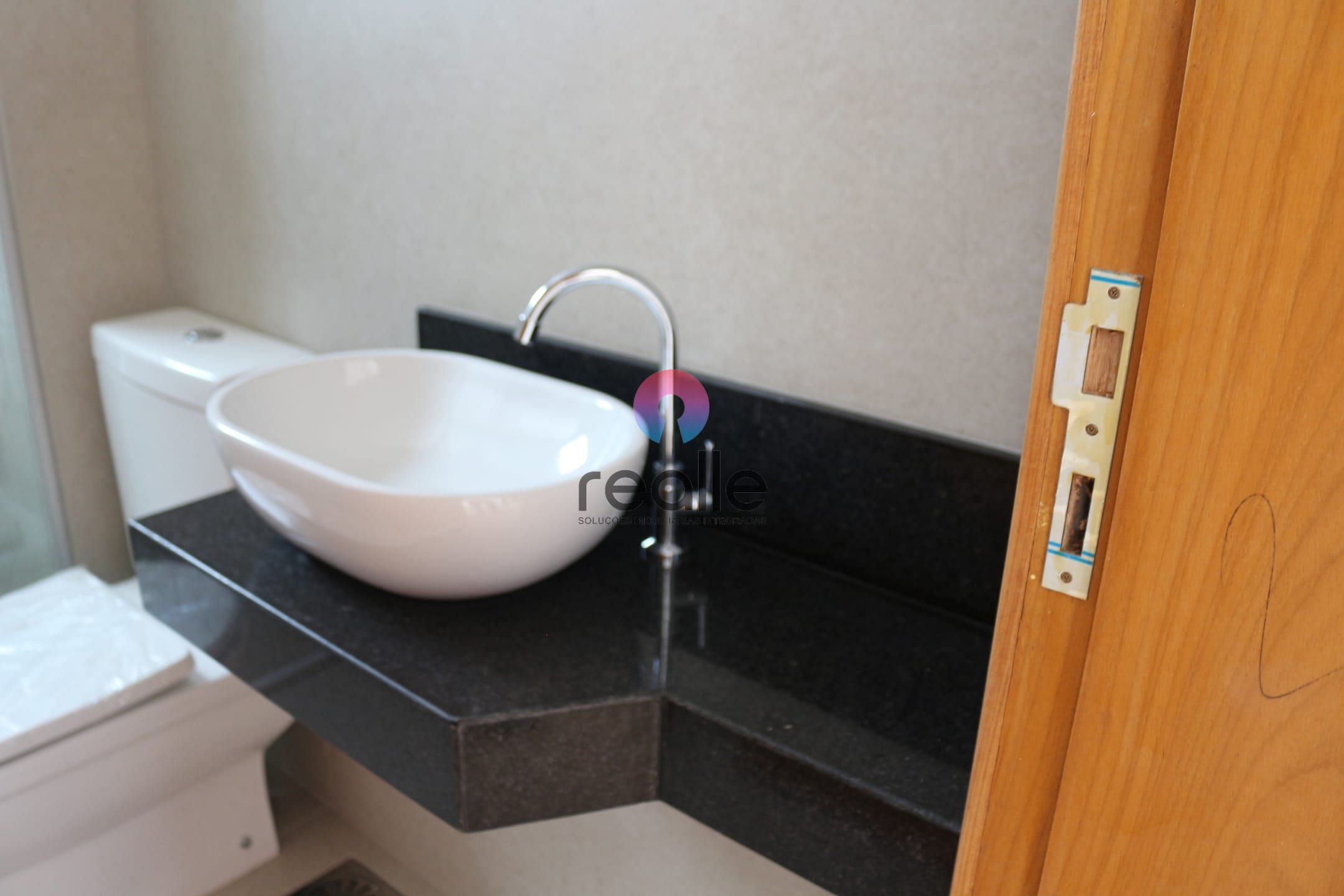 Apartamento à venda com 2 quartos, 67m² - Foto 98