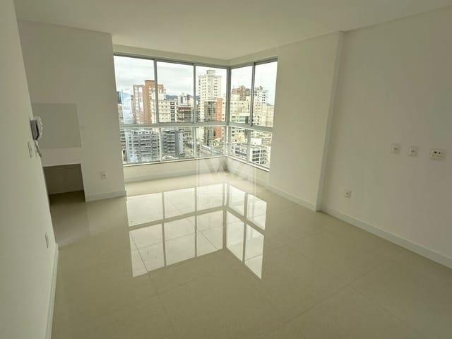 Apartamento com 180m² 3 quartos e 3 banheiros, à venda, no bairro Meia Praia em Itapema