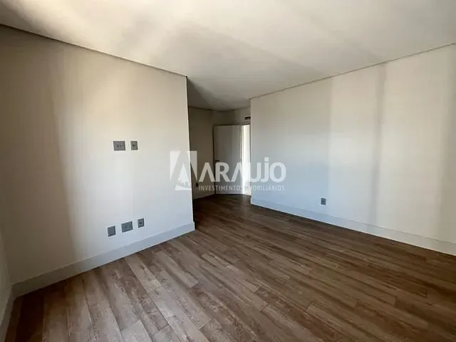 Apartamento com 223m² 3 quartos e 3 banheiros, à venda, no bairro Centro em Itajaí