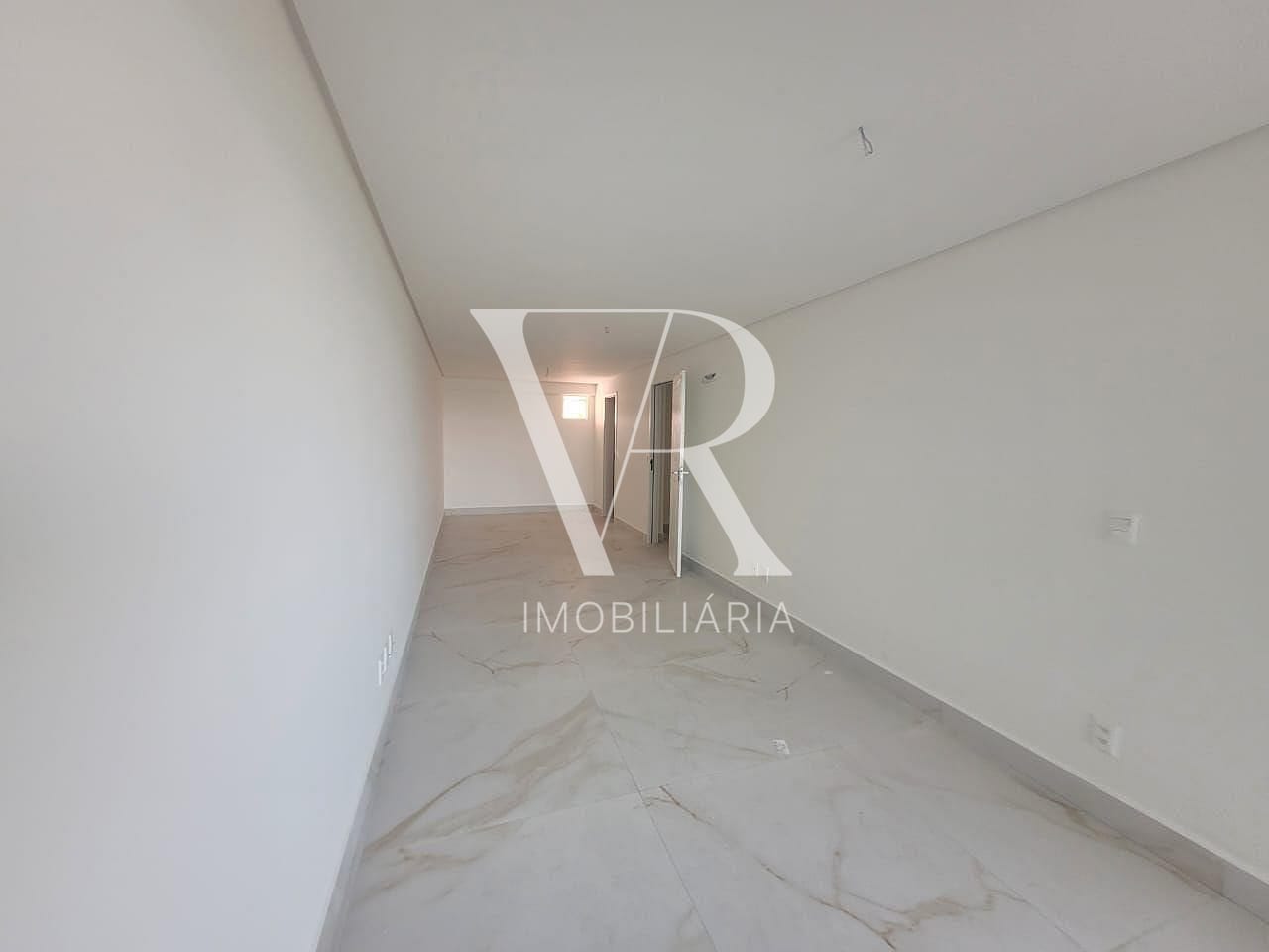 Apartamento à venda com 4 quartos, 213m² - Foto 9