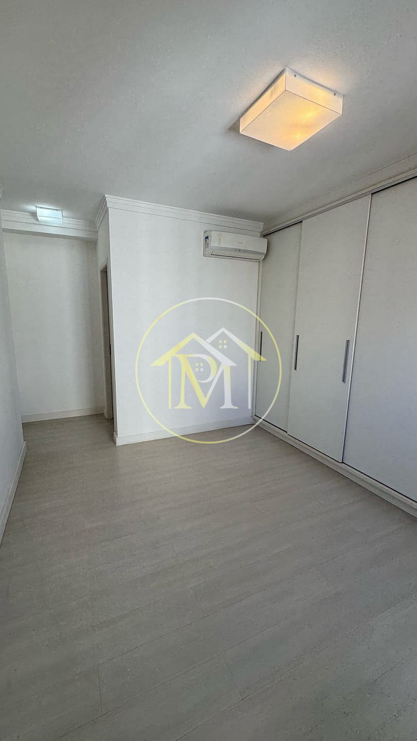 Apartamento para alugar com 3 quartos, 194m² - Foto 2