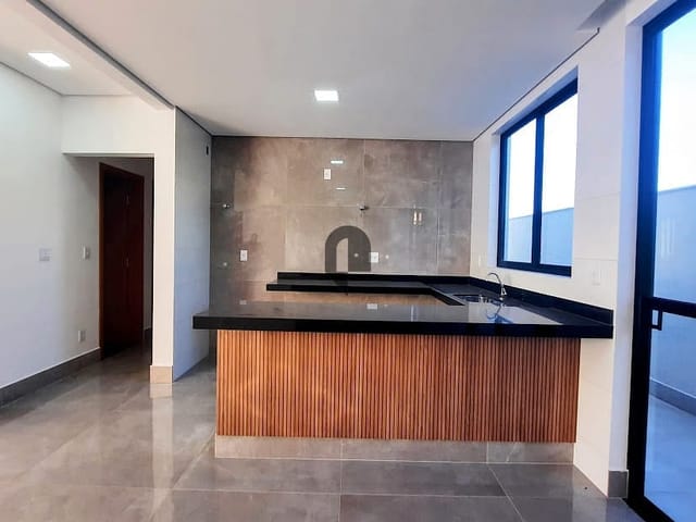 Apartamento com 220m² 3 quartos e 2 banheiros, à venda, no bairro Planalto em Não informado