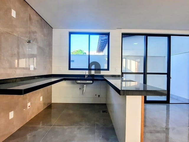 Apartamento com 220m² 3 quartos e 2 banheiros, à venda, no bairro Planalto em Não informado