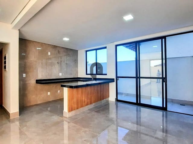 Apartamento com 220m² 3 quartos e 2 banheiros, à venda, no bairro Planalto em Não informado