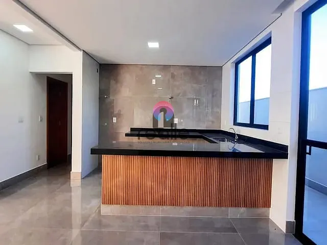 Apartamento com 220m² 3 quartos e 2 banheiros, à venda, no bairro Planalto em Não informado