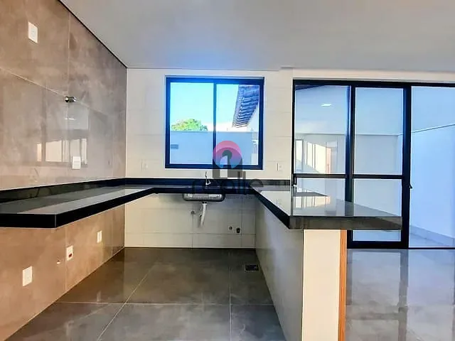 Apartamento com 220m² 3 quartos e 2 banheiros, à venda, no bairro Planalto em Não informado