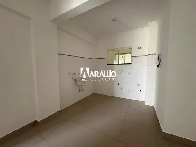 Apartamento 2 quartos e 1 banheiro, para alugar, no bairro Centro em Navegantes