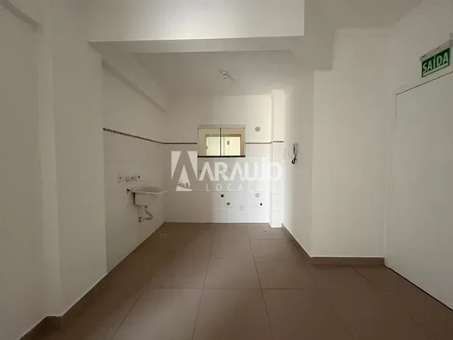 Apartamento 2 quartos e 1 banheiro, para alugar, no bairro Centro em Navegantes