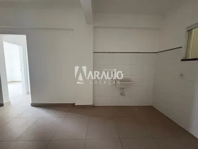 Apartamento 2 quartos e 1 banheiro, para alugar, no bairro Centro em Navegantes