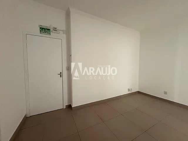 Apartamento 2 quartos e 1 banheiro, para alugar, no bairro Centro em Navegantes