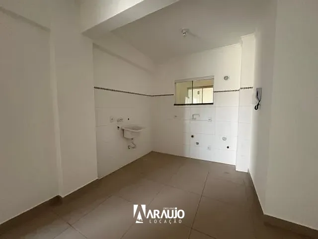 Apartamento 2 quartos e 1 banheiro, para alugar, no bairro Centro em Navegantes