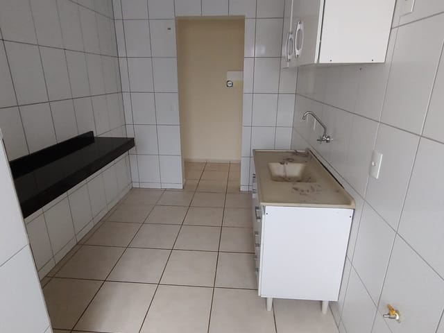 Apartamento com 75m² 3 quartos e 1 banheiro, à venda, no bairro Uvaranas em Ponta Grossa
