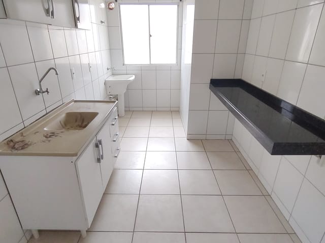 Apartamento com 75m² 3 quartos e 1 banheiro, à venda, no bairro Uvaranas em Ponta Grossa