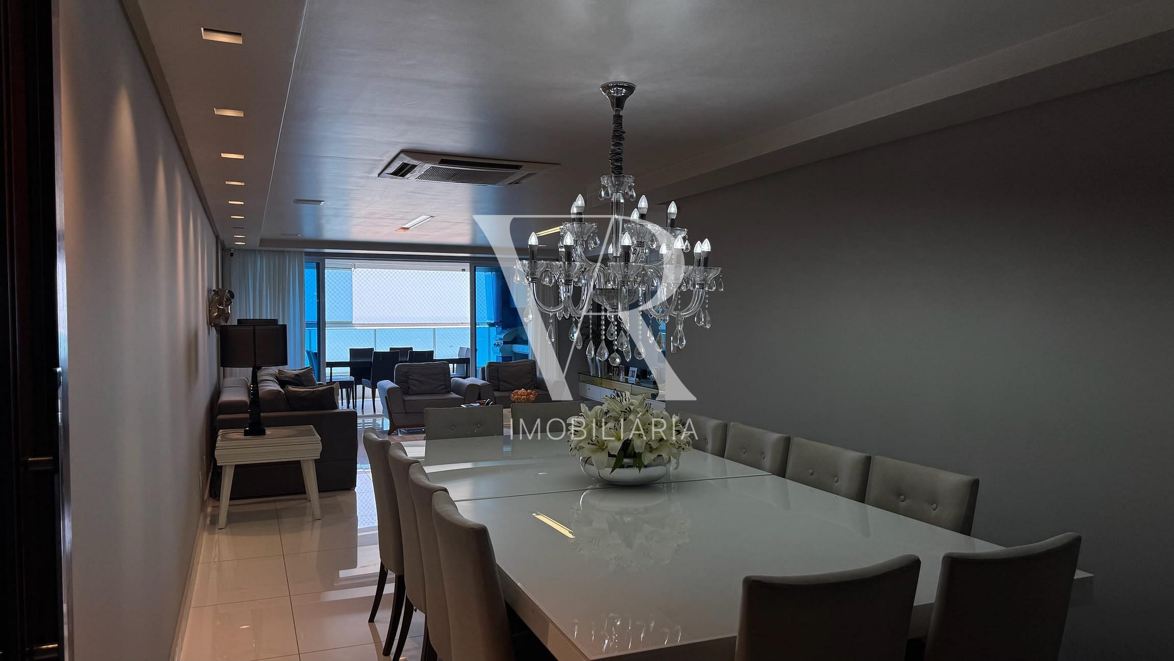 Apartamento à venda com 4 quartos, 245m² - Foto 1
