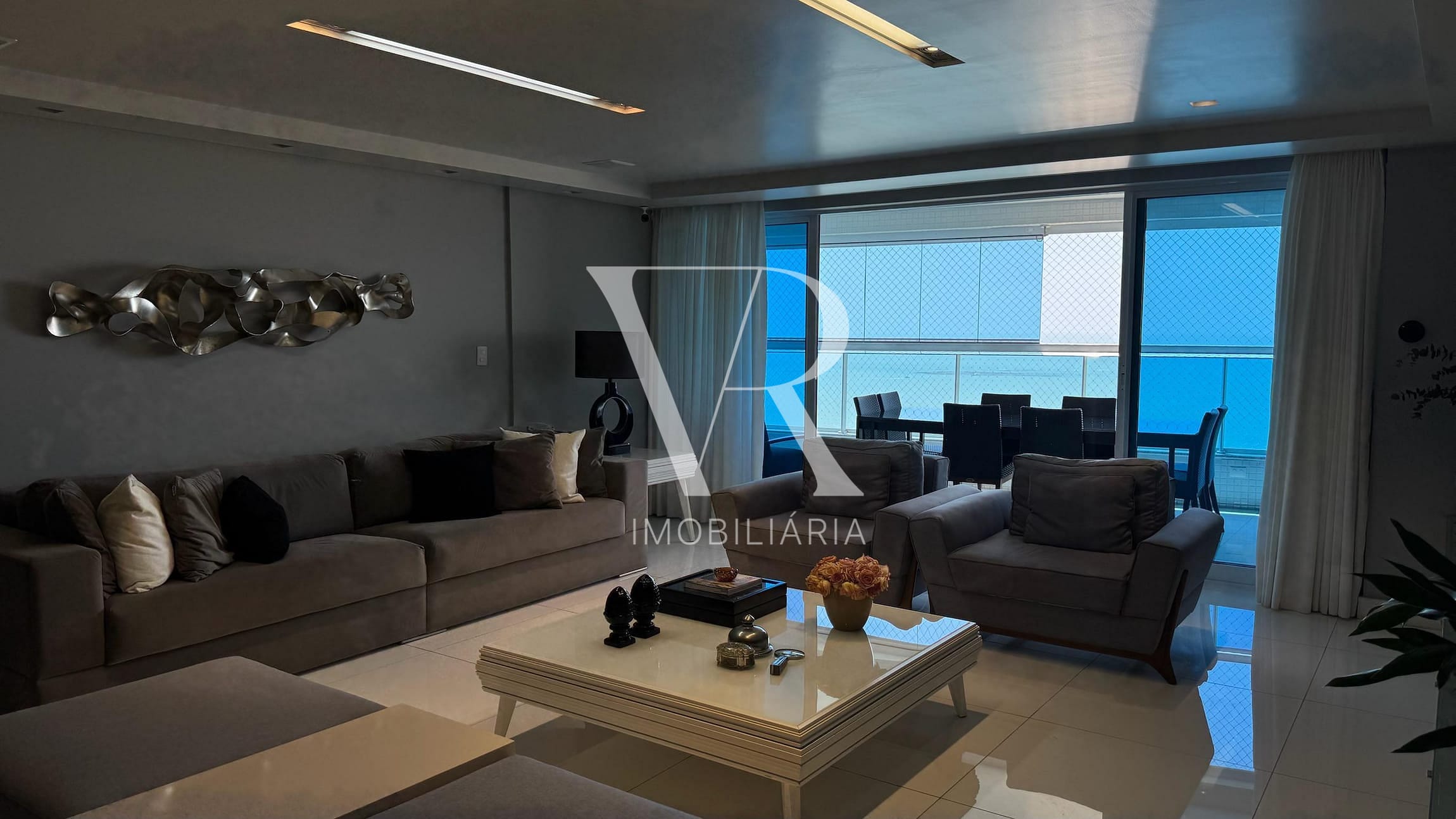 Apartamento à venda com 4 quartos, 245m² - Foto 2