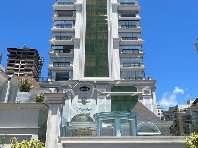 Apartamento 4 quartos e 5 banheiros, à venda, no bairro Meia Praia em Itapema
