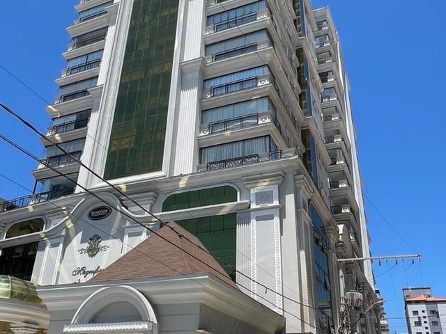 Apartamento 4 quartos e 5 banheiros, à venda, no bairro Meia Praia em Itapema