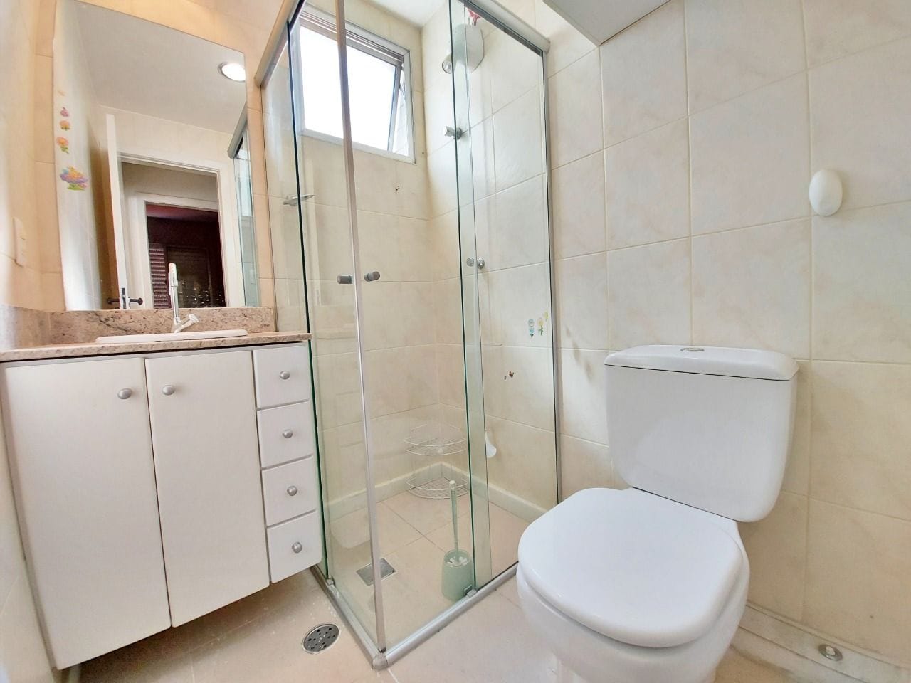Apartamento à venda no bairro Caiçara, Belo Horizonte - 03 quartos com suíte, 01 por andar e 02 vagas cobertas.
