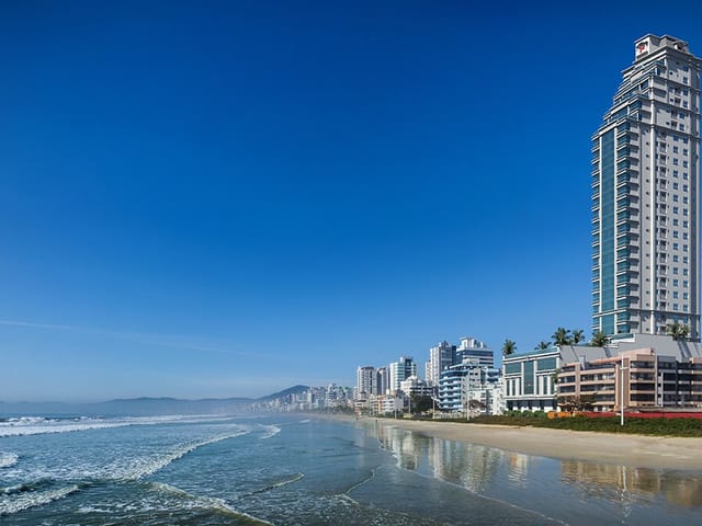 Apartamento 4 quartos e 5 banheiros, à venda, no bairro Meia Praia em Itapema