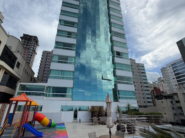 Apartamento 4 quartos e 4 banheiros, à venda, no bairro Meia Praia em Itapema