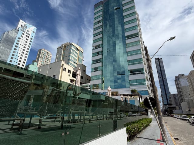 Apartamento 4 quartos e 4 banheiros, à venda, no bairro Meia Praia em Itapema