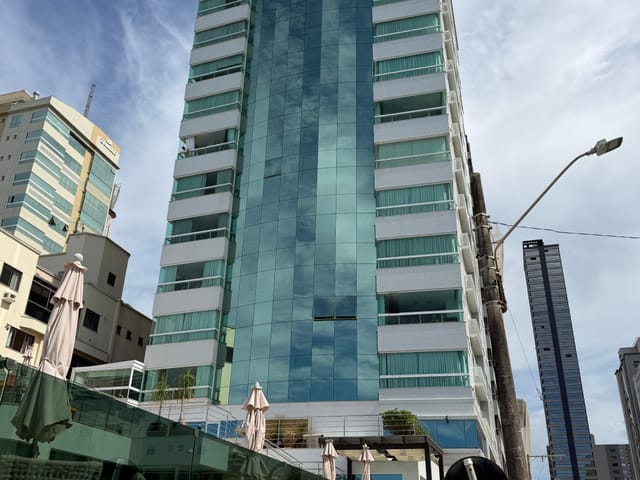 Apartamento 4 quartos e 4 banheiros, à venda, no bairro Meia Praia em Itapema