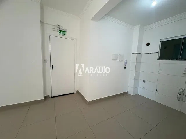 Apartamento 2 quartos e 1 banheiro, para alugar, no bairro Centro em Navegantes