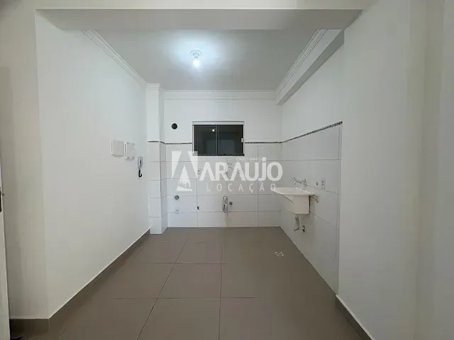 Apartamento 2 quartos e 1 banheiro, para alugar, no bairro Centro em Navegantes