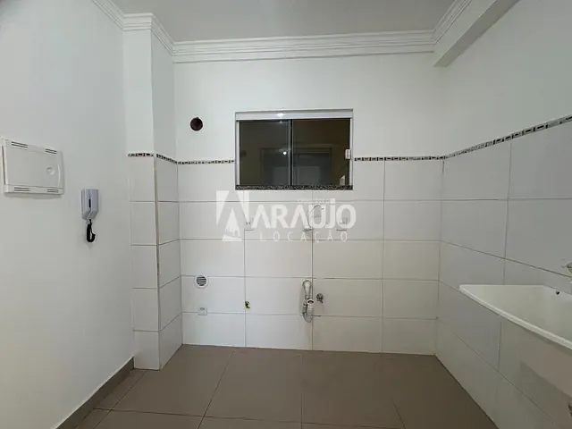 Apartamento 2 quartos e 1 banheiro, para alugar, no bairro Centro em Navegantes