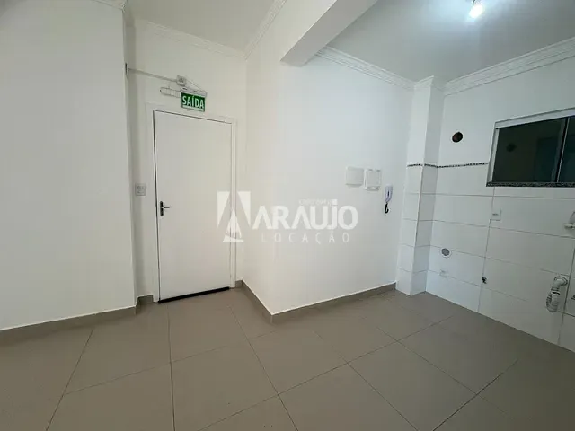 Apartamento 2 quartos e 1 banheiro, para alugar, no bairro Centro em Navegantes