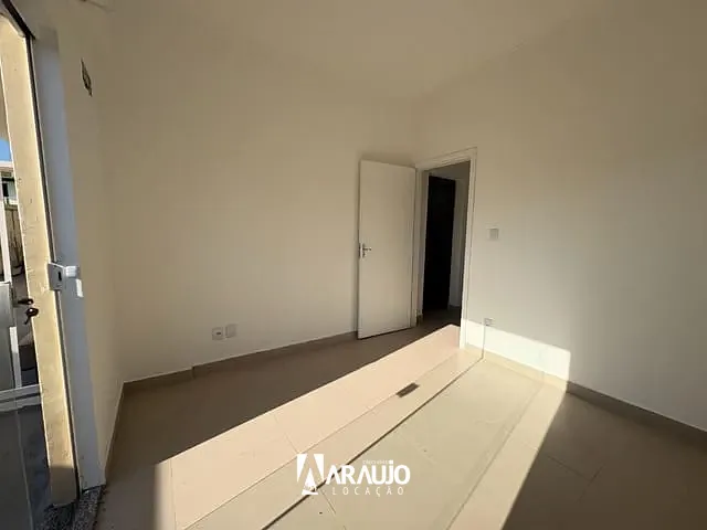 Apartamento 2 quartos e 1 banheiro, para alugar, no bairro Centro em Navegantes