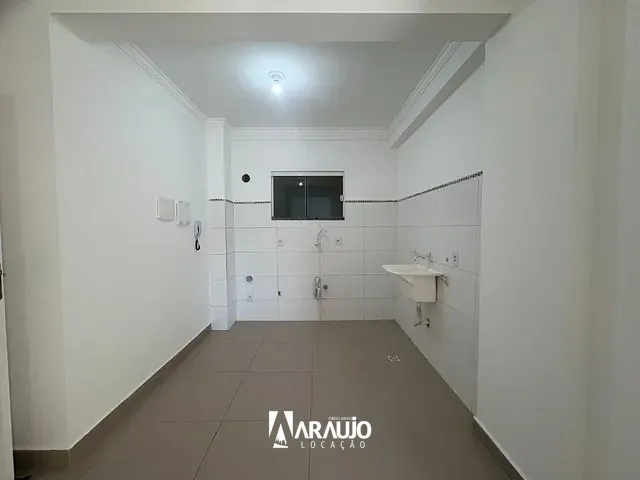 Apartamento 2 quartos e 1 banheiro, para alugar, no bairro Centro em Navegantes