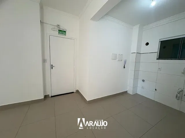 Apartamento 2 quartos e 1 banheiro, para alugar, no bairro Centro em Navegantes