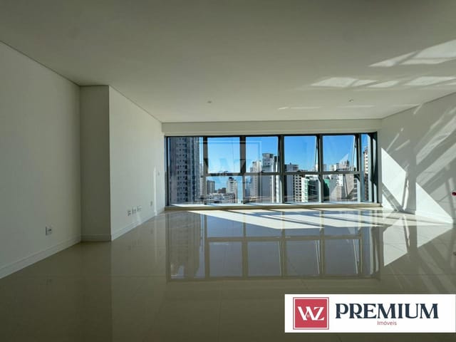 Apartamento com 312m² 4 quartos e 5 banheiros, à venda, no bairro Centro em Balneário Camboriú