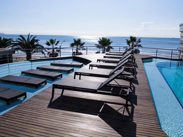 Apartamento com 363m² 4 quartos e 5 banheiros, à venda, no bairro Meia Praia em Itapema