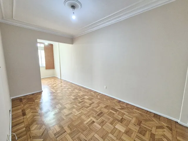 Foto do Apartamento - QUADRILÁTERO de IPANEMA! Rua VISCONDE de PIRAJÁ! 02 QUARTOS, andar ALTO, 01 VAGA, PORTARIA 24h, próximo ao METRÔ e PRAIA | EASY NEGOCIOS IMOBILIARIOS LTDA