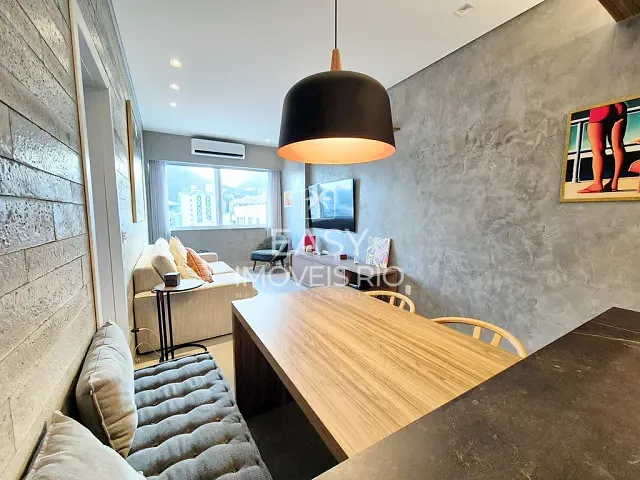 Apartamento com 55m² 2 quartos e 2 banheiros, para alugar, no bairro Leblon em Rio de Janeiro