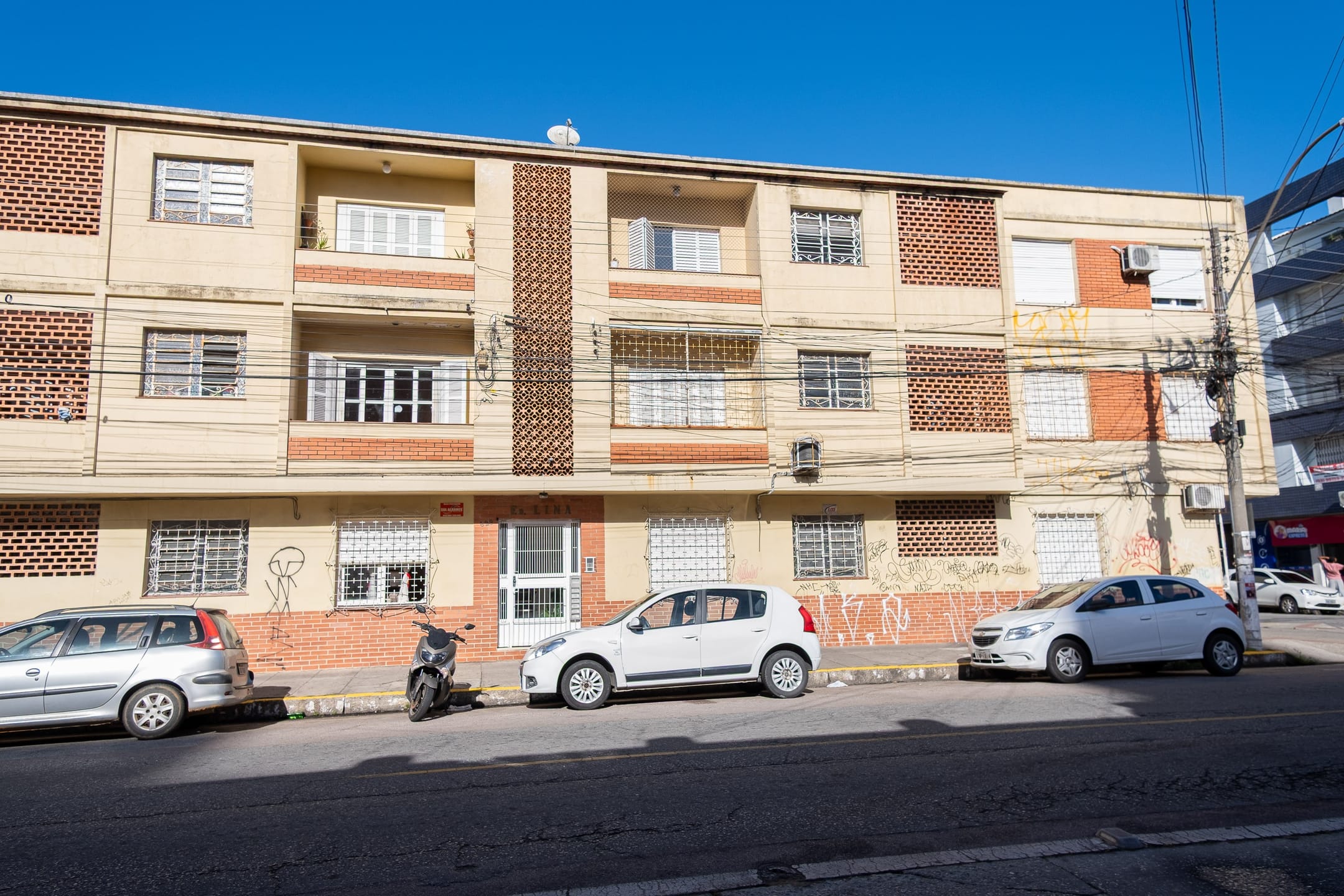 Apartamento 2 dormitórios à venda ou aluguel no Centro de Pelotas, próximo à UCPel, com excelente localização e praticidade