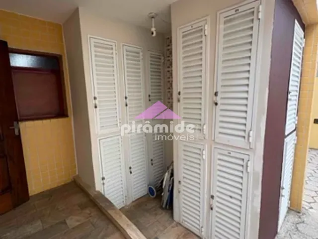 Apartamento 2 quartos e 1 banheiro, à venda, no bairro Martin de Sá em Caraguatatuba