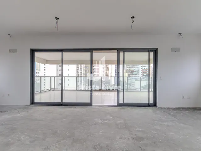 Apartamento com 250m² 4 quartos e 5 banheiros, à venda, no bairro Itaim Bibi em São Paulo