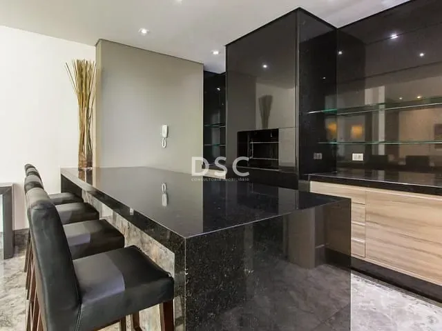 Apartamento com 225m² 3 quartos e 5 banheiros, à venda, no bairro Cabral em Curitiba