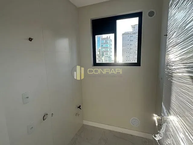 Apartamento com 180m² 3 quartos e 4 banheiros, à venda, no bairro Meia Praia em Itapema