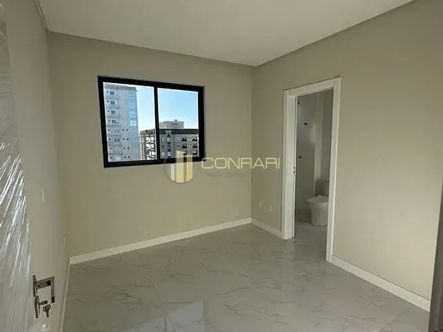 Apartamento com 180m² 3 quartos e 4 banheiros, à venda, no bairro Meia Praia em Itapema