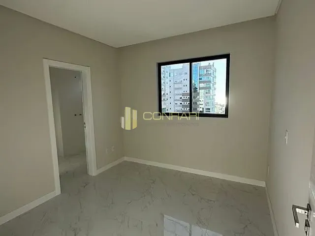 Apartamento com 180m² 3 quartos e 4 banheiros, à venda, no bairro Meia Praia em Itapema