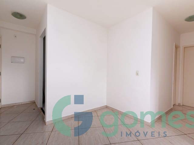 Apartamento 2 quartos e 2 banheiros, para alugar, no bairro Fanny em Curitiba