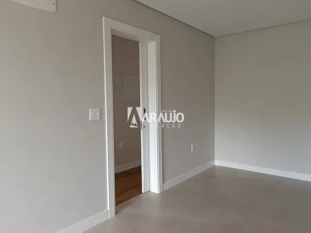 Apartamento 3 quartos e 1 banheiro, para alugar, no bairro Centro em Itajaí