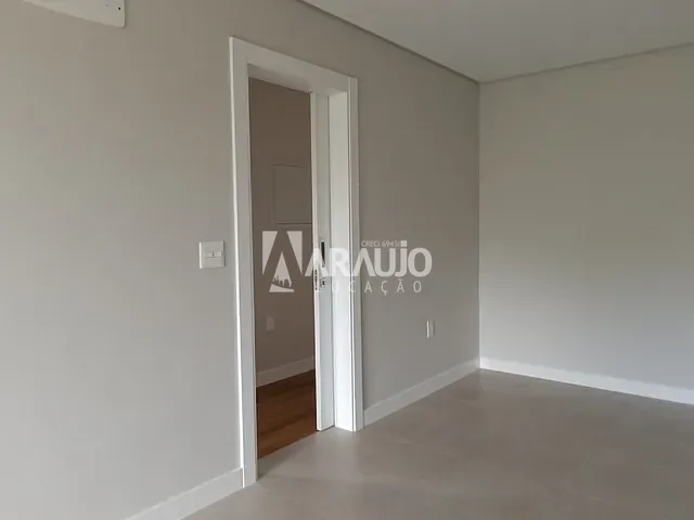 Apartamento 3 quartos e 1 banheiro, para alugar, no bairro Centro em Itajaí