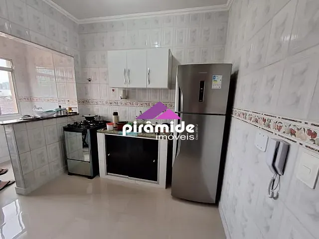 Apartamento com 82m² 2 quartos e 1 banheiro, à venda, no bairro Centro em Caraguatatuba