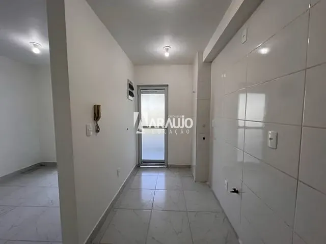 Apartamento 2 quartos e 1 banheiro, para alugar, no bairro Espinheiros em Itajaí